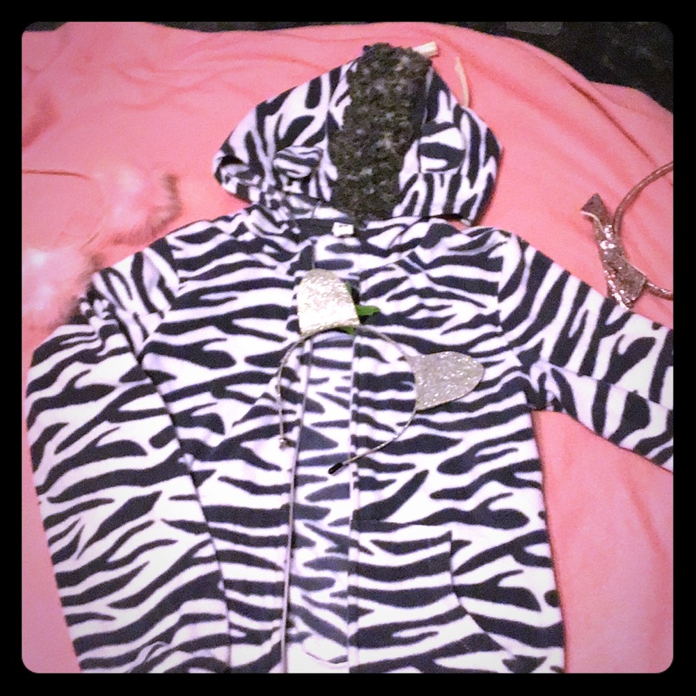 💚💚Old Navy girls size 10/12 Zebra hooded jacket